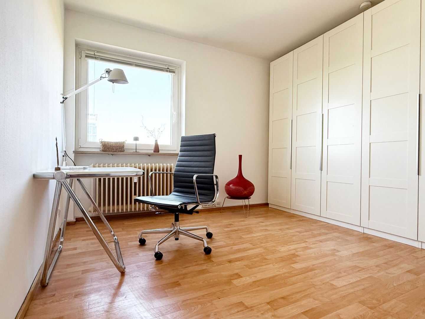 Licht & Sonne - Zeitlose Zwei-Zimmer-Wohnung mit großer Terrasse in Nürnberg Zerzabelshof