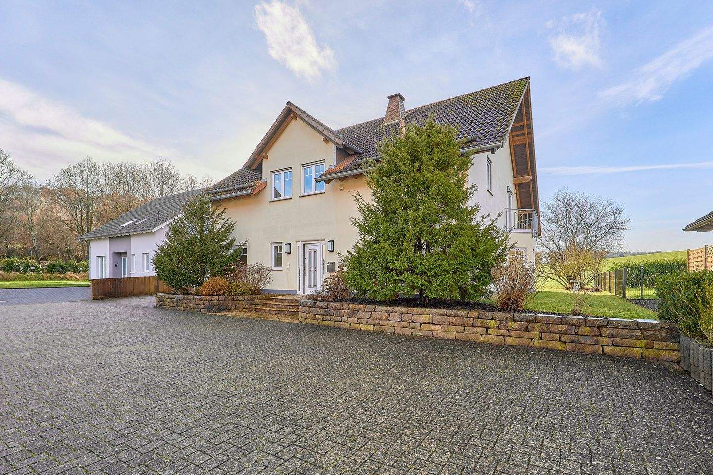Modernes Einfamilienhaus in ruhiger Feldrandlage! – Steinwenden – Bild 1 von 9