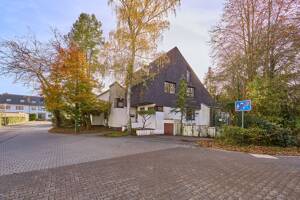 Architektenhaus mit zwei Wohneinheiten, Sauna, großem Grundstück und Waldrandlage zur Modernisierung – 64289 Darmstadt – Vorschaubild 2