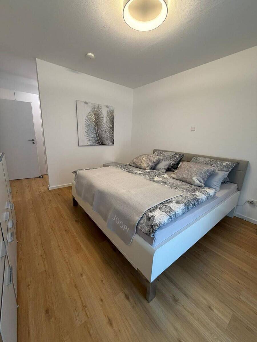 Exklusive Penthousewohnung mit großer Dachterrasse in Saarbrücken – Saarbrücken – Vorschaubild 9