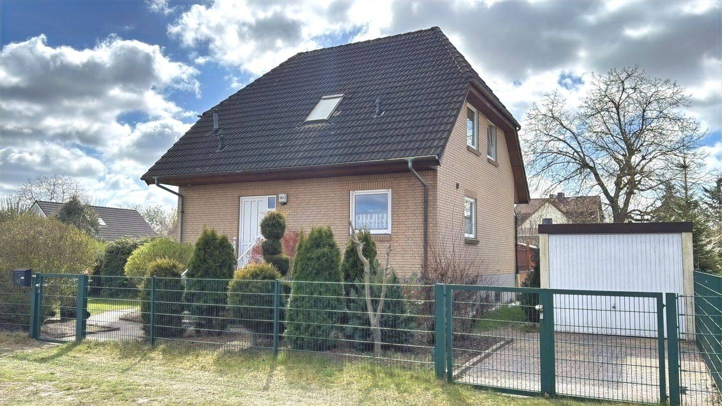 Sonnendurchflutetes Einfamilienhaus zum Wohlfühlen – Berlin – Bild 1 von 7