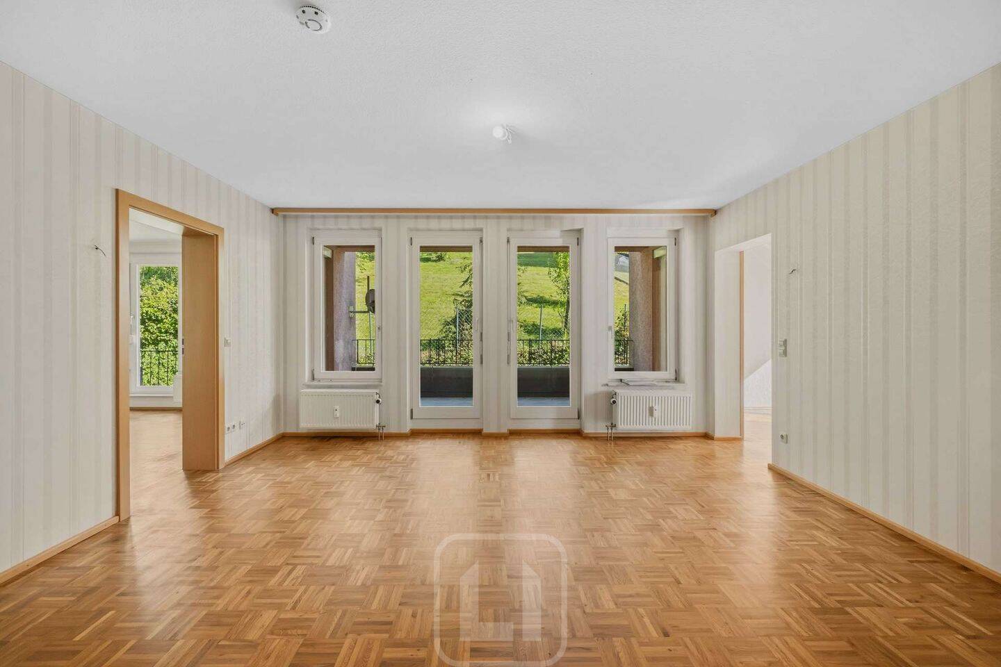 Eindrucksvolles Wohnensemble | Hochwertige 5-Zimmer-Wohnung | EBK & Lift | Balkon | Garage – Pforzheim – Vorschaubild 4