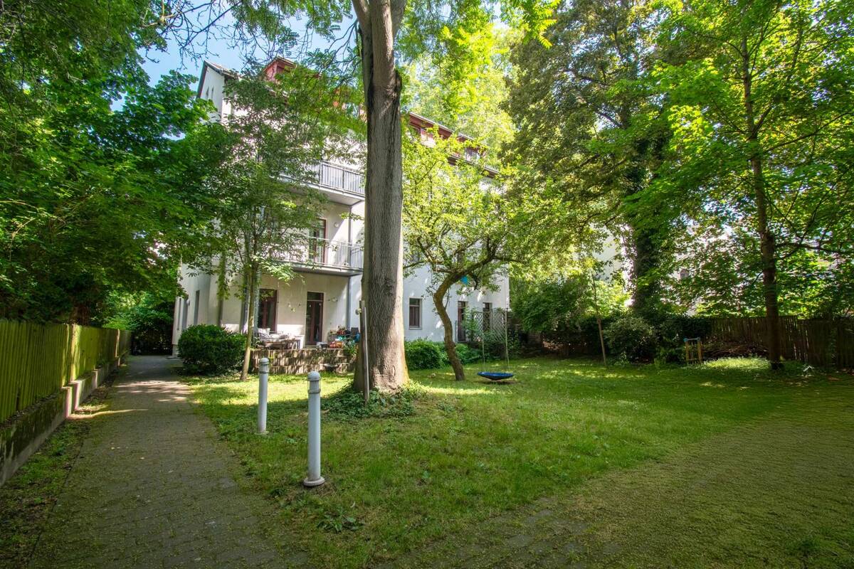 ZWISCHEN INNENSTADT UND ROSENTAL | Vermietete Dachgeschoss-Wohnung im Hinterhaus – 4105 Leipzig – Bild 1 von 6