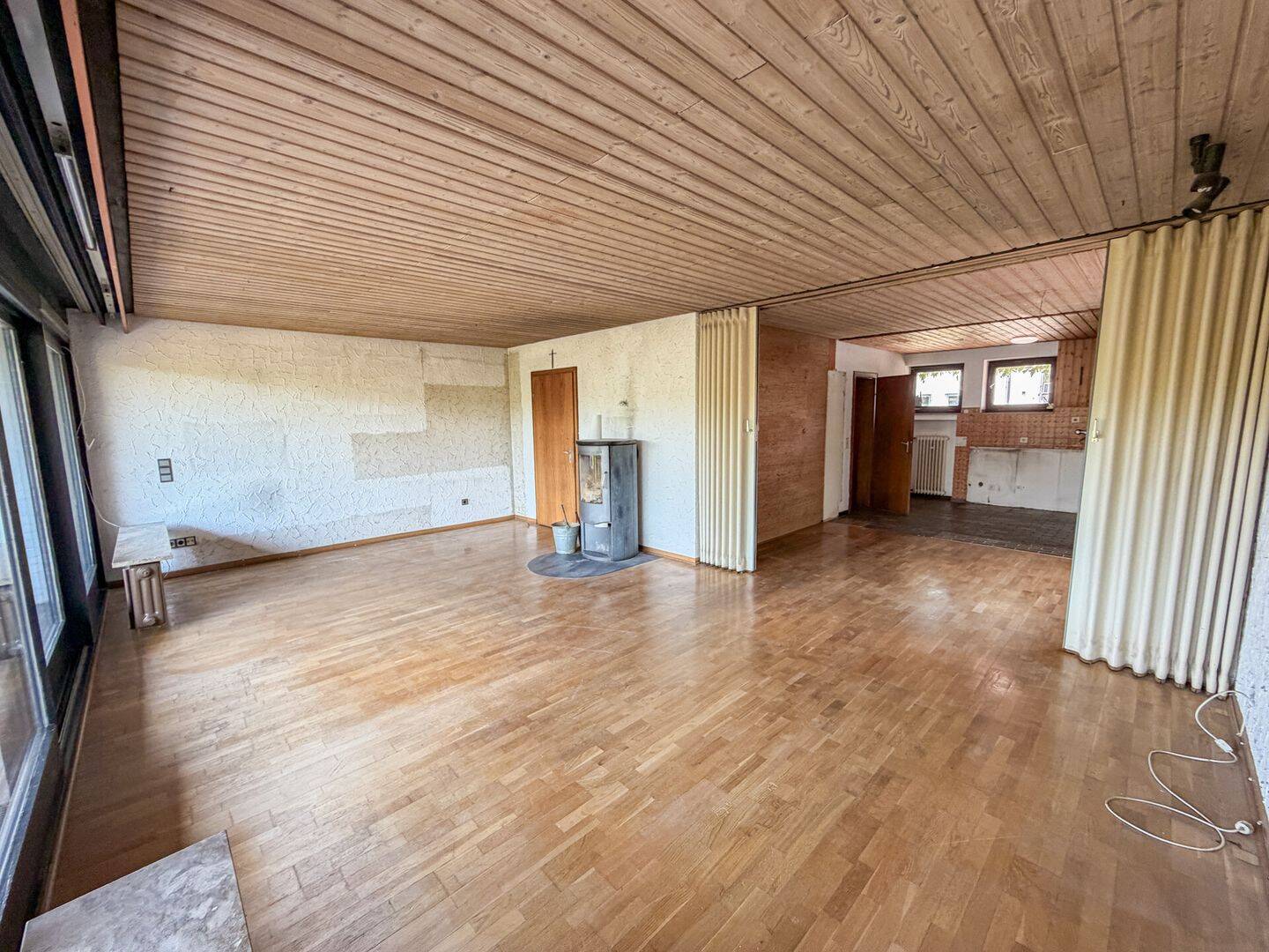 Freistehender Bungalow in Übach mit Vollkeller, Garage, Terrasse und Garten am Sackgassenende – Übach-Palenberg – Vorschaubild 4