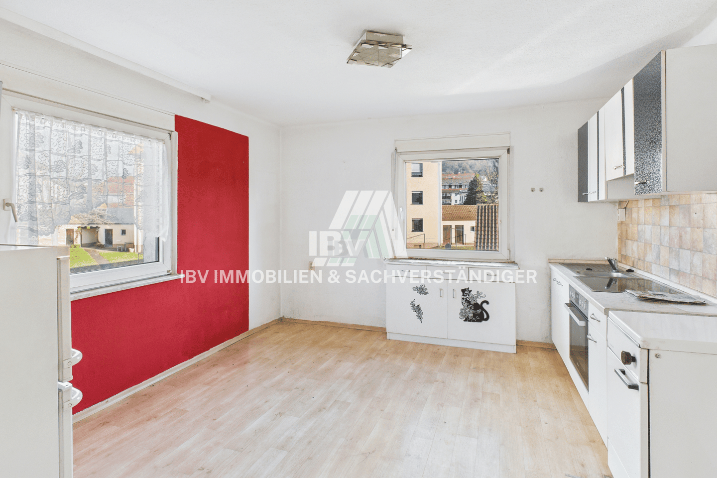 Kompakt, günstig und gut zu vermieten: helle 2-Zimmer-Wohnung mit Balkon und Einzelgarage