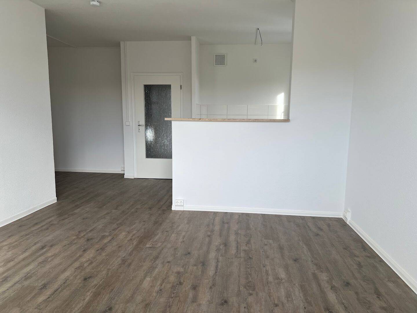 Entspannt wohnen am Stadtpark: Saniertes Zuhause mit Balkon und Wohlfühlbad – Chemnitz – Vorschaubild 2