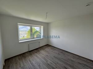 Frisch renoviert, 2 Zimmer, 1. OG, neue EBK möglich – 19386 Lübz – Vorschaubild 1