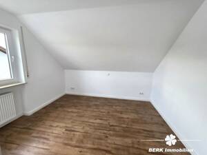 BERK Immobilien - Moderne 2-Zimmer-Dachgeschosswohnung mit Balkon in Feldrandlage von Mainhausen-Zellhausen – 63533 Mainhausen – Vorschaubild 7