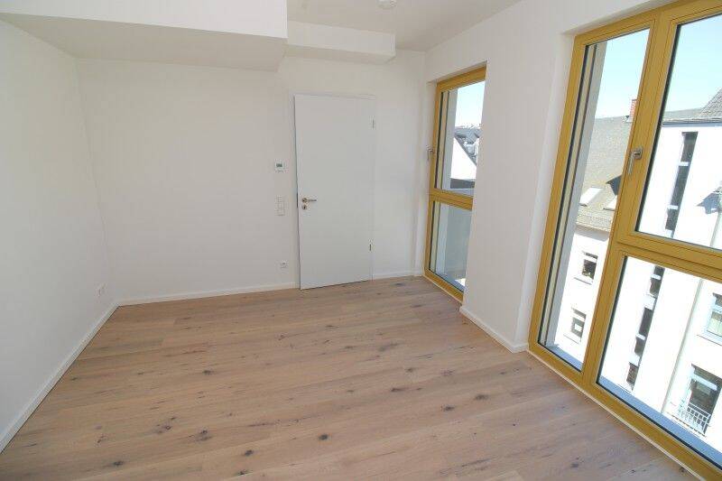 Erstbezug : Exklusiver Neubau im Zentrum mit Balkon, Fußbodenheizung und Parkett! – Chemnitz – Vorschaubild 4