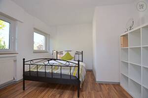 Modern möblierte Einliegerwohnung mit separatem Eingang in Bad Cannstatt – 70374 Stuttgart – Vorschaubild 2