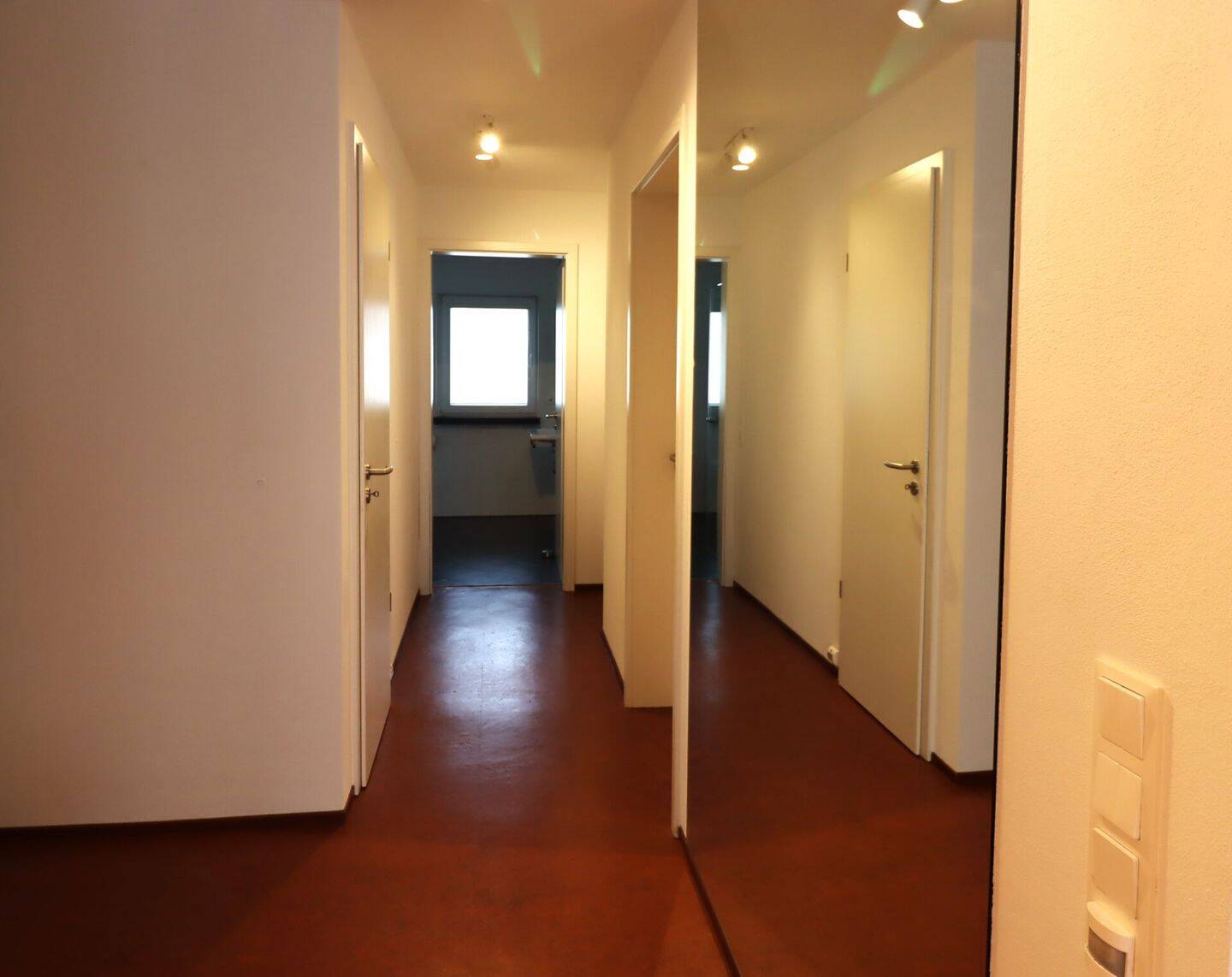 Attraktive 2-Zimmer-Wohnung mit Balkon, 2 TG-Stellplätzen und Ausbaupotenzial in Nürnberg-Wöhrd – Nürnberg – Vorschaubild 6