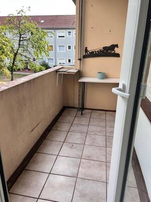 Frisch renovierte 3-Zimmer-Wohnung mit Balkon in zentraler Lage – 28217 Bremen – Vorschaubild 2