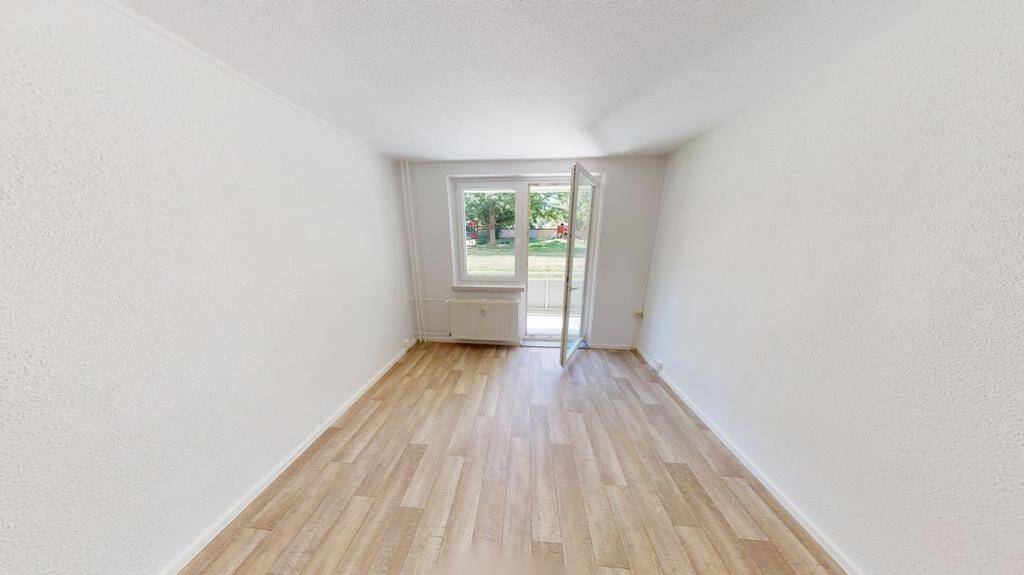 Geräumige Erdgeschosswohnung mit Balkon