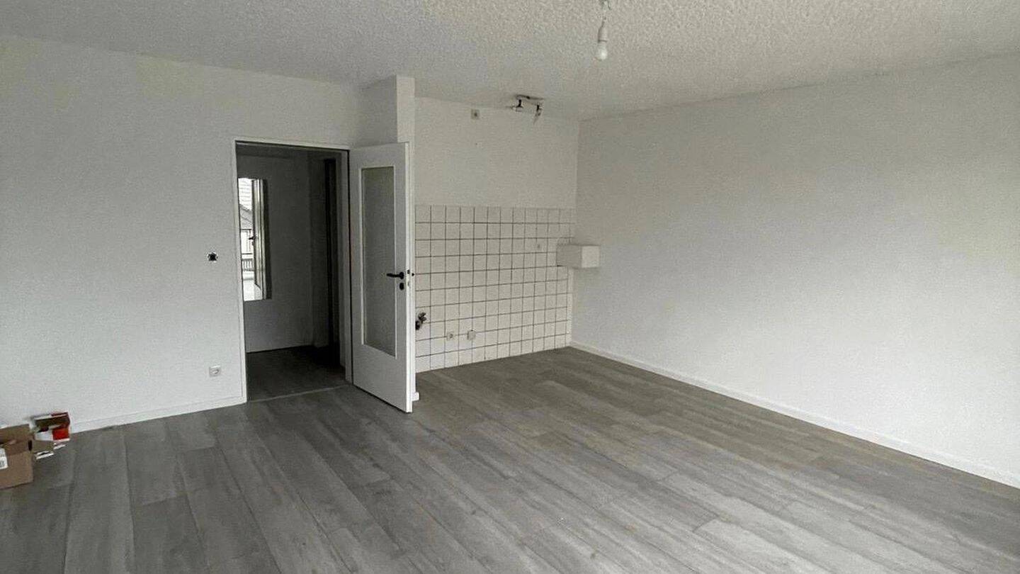 Von priv. - schönes 1-Zi. Single-Appartement in Paderborn Schloß Neuhaus, ruhige Lage m. Balkon 2.OG – Paderborn – Vorschaubild 4
