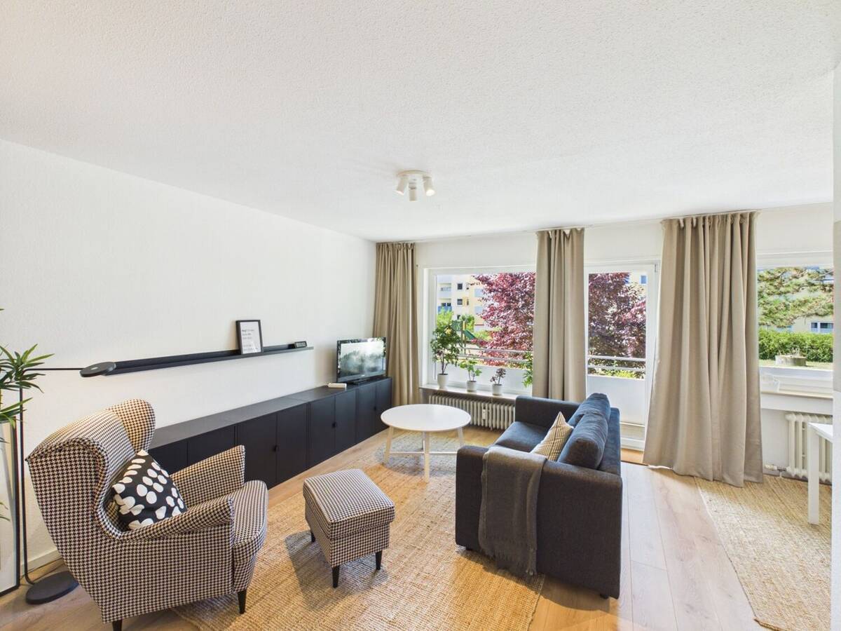 Gemütliche, vollmöblierte Wohnung mit sonnigem Balkon und Gartenblick – 65205 Wiesbaden – Bild 1 von 9