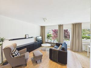 Gemütliche, vollmöblierte Wohnung mit sonnigem Balkon und Gartenblick