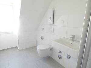 ** Modernisierte 2-Zi-DG-Wohnung in Frohnhausen** – 45144 Essen – Vorschaubild 2
