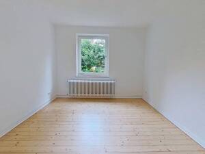 Gemütliche 2-Zimmer-Erdgeschosswohnung mit modernem Wannenbad und viel Lichteinfall – 33607 Bielefeld – Vorschaubild 1