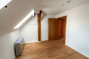 Elegante 4-Zimmer-Dachgeschosswohnung mit Charme - Lichtdurchflutet in Esslingen – 73728 Esslingen am Neckar – Vorschaubild 7