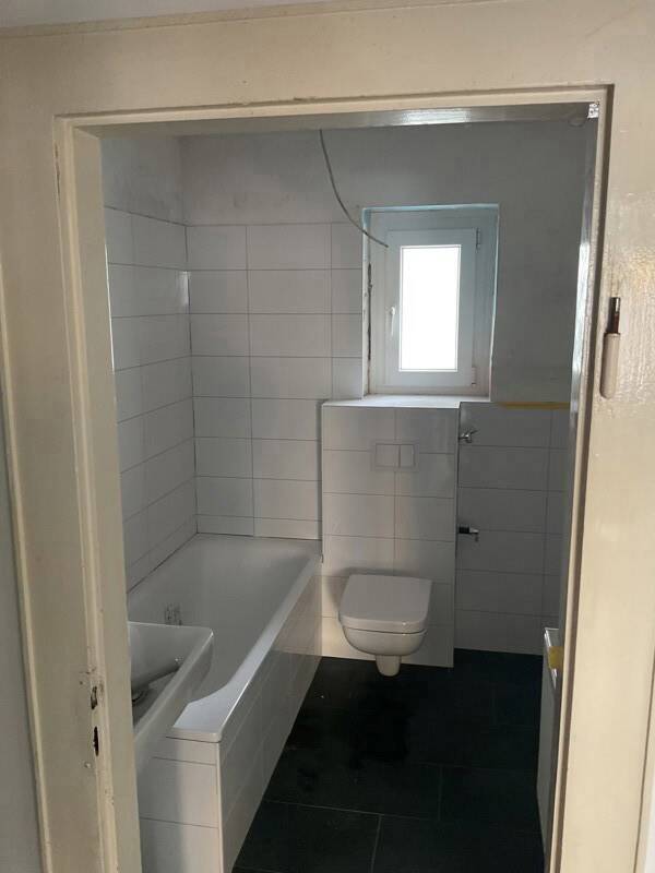 Aktion: Bei Anmietung im Juni 2026 schenken wir Ihnen einen 100,- Euro-Gutschein! Renovierte 2-Zimmer-Wohnung im Erdgeschoß – Nürnberg – Vorschaubild 2