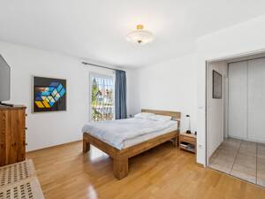Stilvolle Doppelhaushälfte mit schönem Garten und Außenpool in begehrter Lage von München-Trudering – 81825 München – Vorschaubild 9