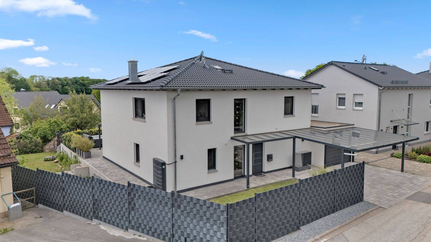 Baujahr 2020! Energieeffiziente Stadtvilla mit großzügigem Garten in traumhafter Lage – Altdorf bei Nürnberg – Vorschaubild 3