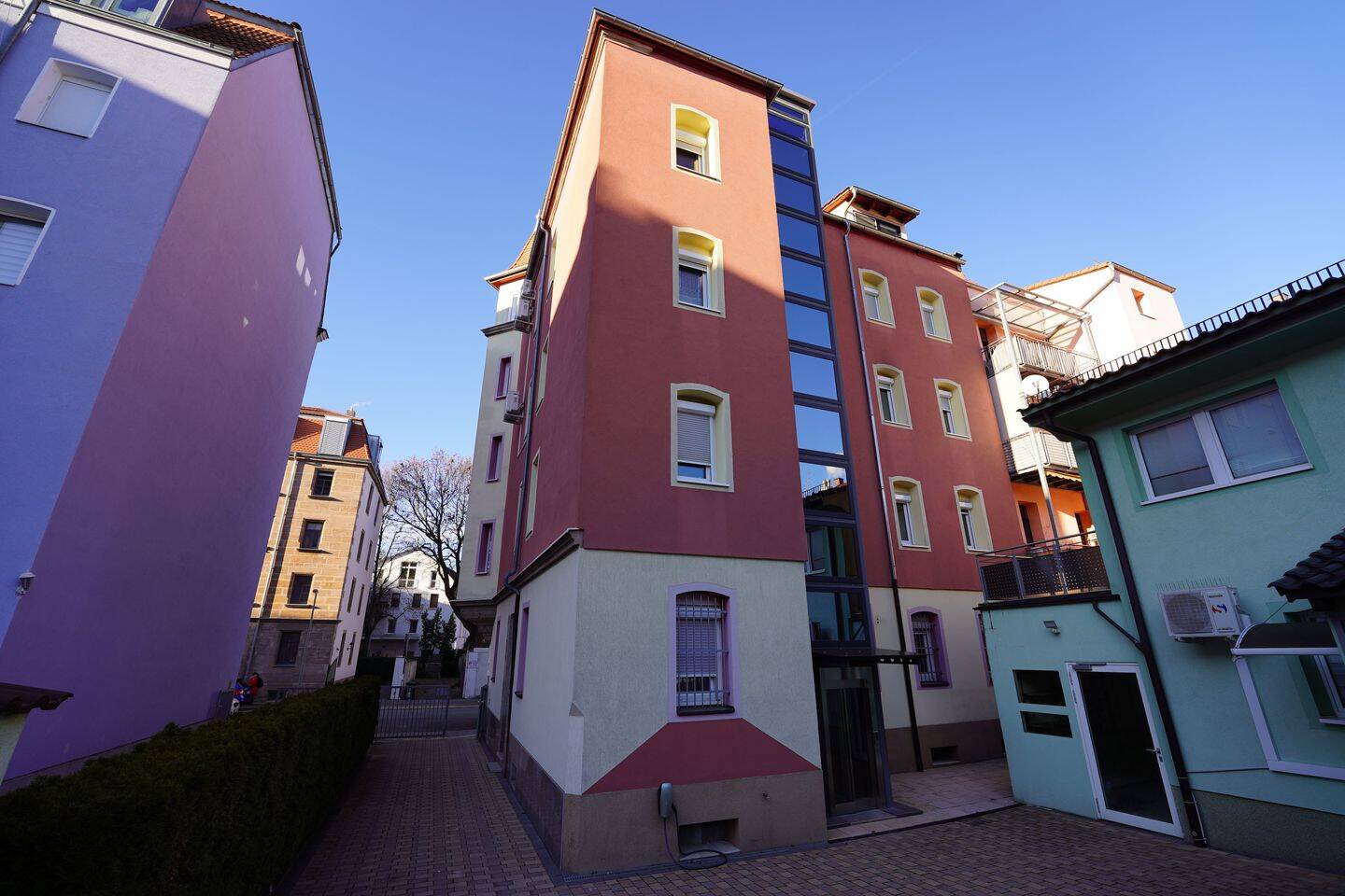 Bezugsfreie 4-Zimmer-Wohnung in saniertem Jugendstilgebäude mit Aufzug in Nürnberg Sankt Leonhard! – Nürnberg – Vorschaubild 4