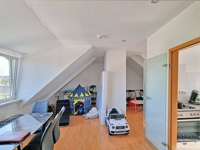 Gemütliche 2 Zimmer Dachgeschosswohnung – Leverkusen – Vorschaubild 2