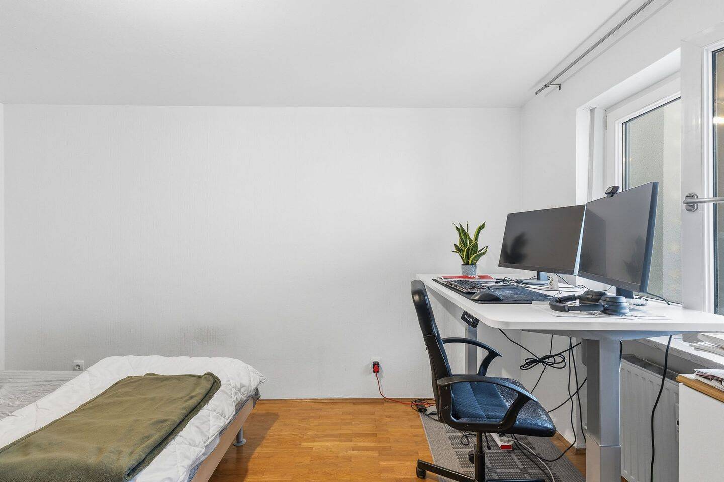 Helle 2 Zi Wohnung, Küche, Balkon, Garage, Stellplatz – Regensburg – Vorschaubild 3