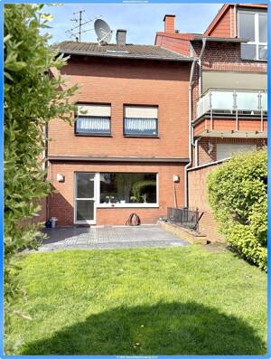 Stilvolles Split-Level Reihenmittelhaus mit Garten und Garage