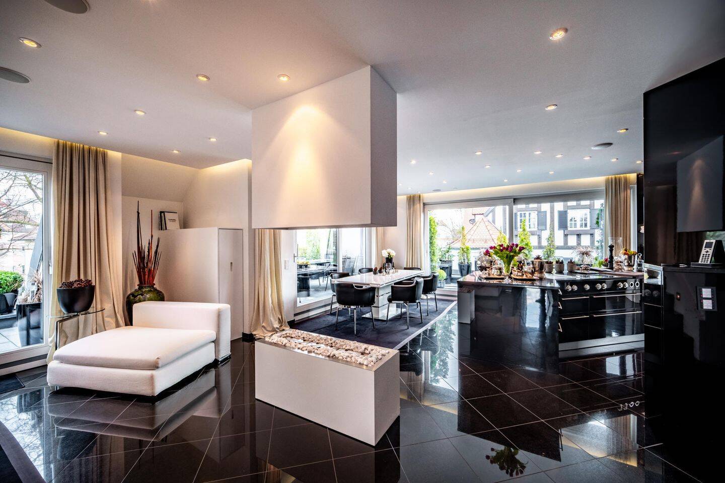 Pure Eleganz: Luxuriöse 4-Zimmer-Maisonette mit privatem Liftzugang – München – Vorschaubild 4