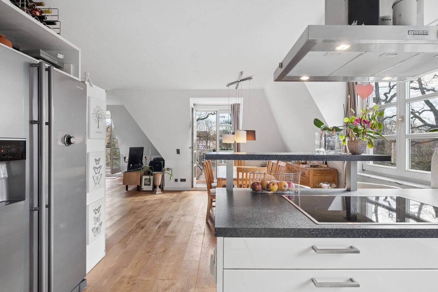 Sonnenwohnung mit hochwertiger Ausstattung, S/W-Dachterrasse und zwei TG-Stellplätzen in Marienthal – Hamburg – Vorschaubild 9