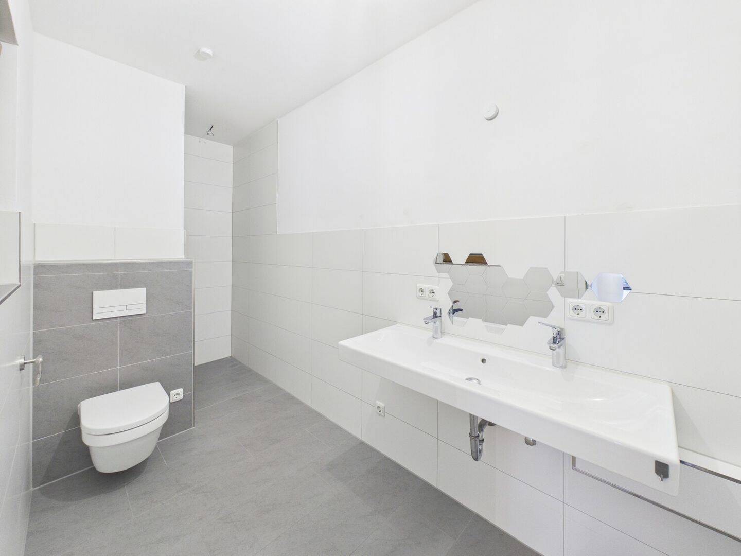 Barrierefreie, lichtdurchflutete Wohnung mit Einbauküche, großem Balkon & Duplex-Stellplatz – Mainz – Vorschaubild 6