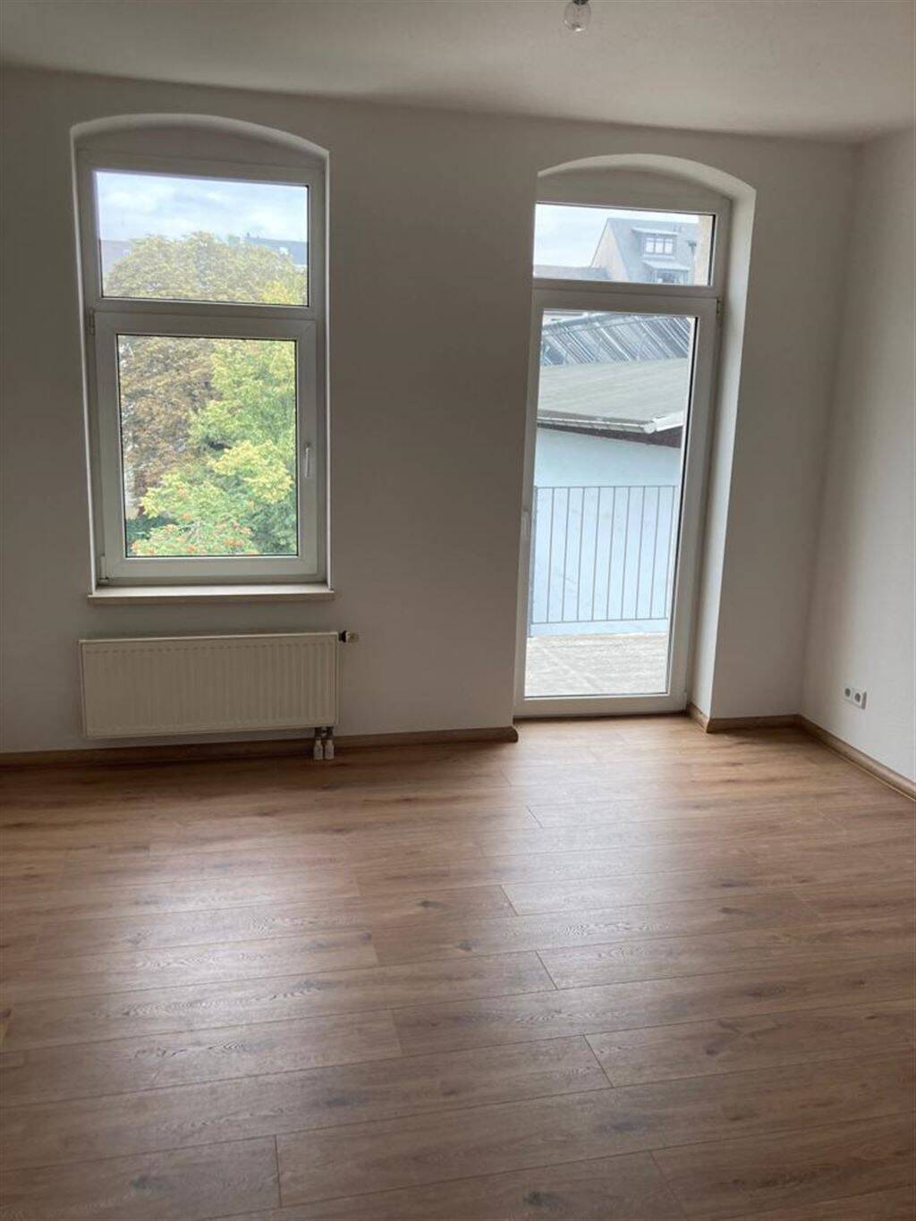 * Kompakte 3-Zimmer mit Balkon, Laminat und Wannenbad in Zentrumsnähe! * Stellplatz mgl. – Chemnitz – Vorschaubild 4