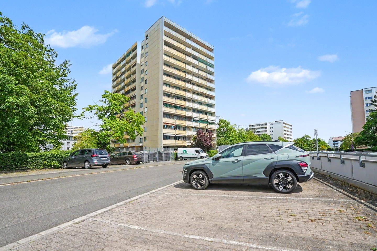 Bezugsfreie 1-Zimmer-Wohnung mit Pkw-Stellplatz in Erlangen-Bruck