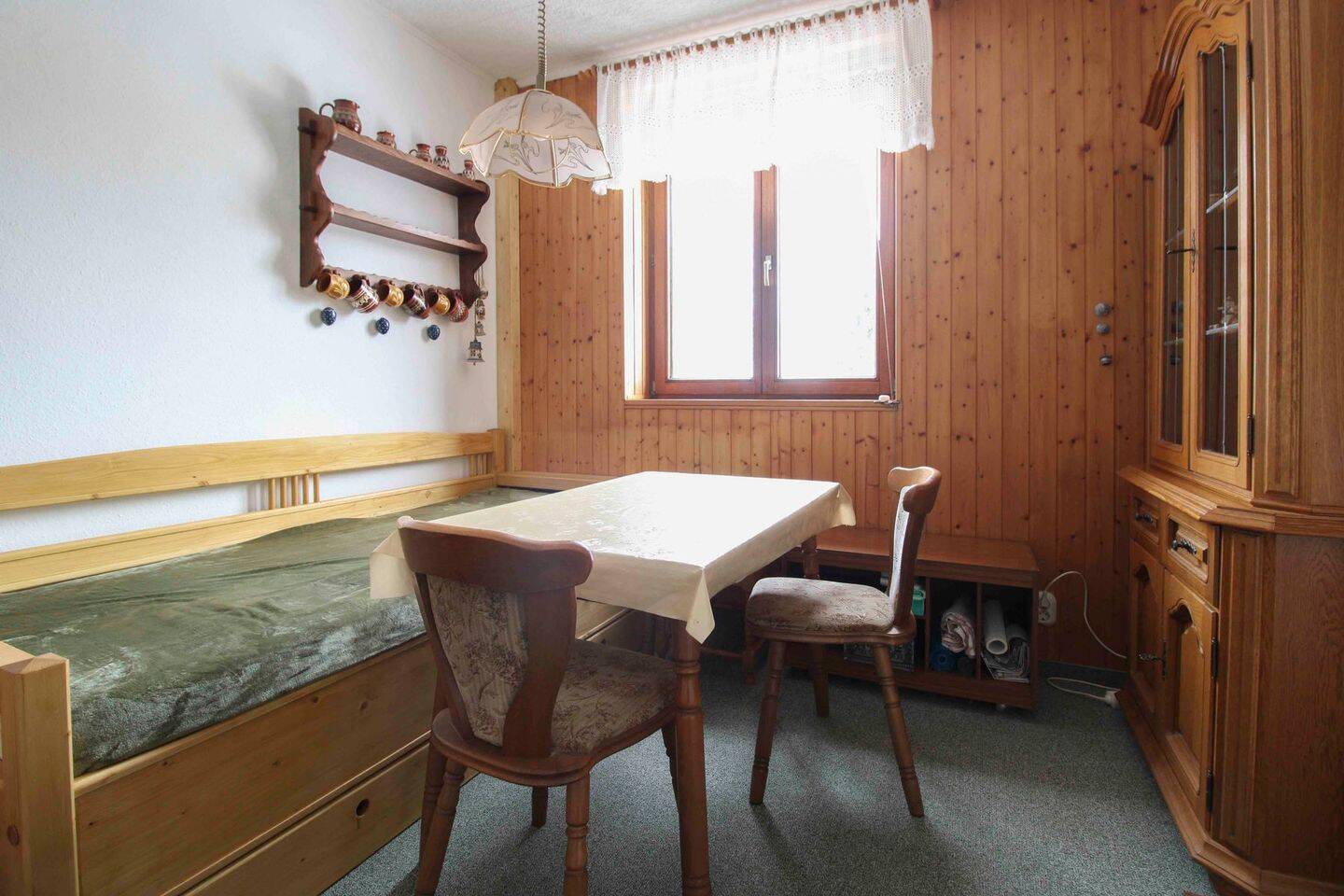 Renovierungsbedürftiges Reihenmittelhaus mit Terrasse und Stellplatz - 5 Zimmer auf ca. 70 m² – Chemnitz – Vorschaubild 5