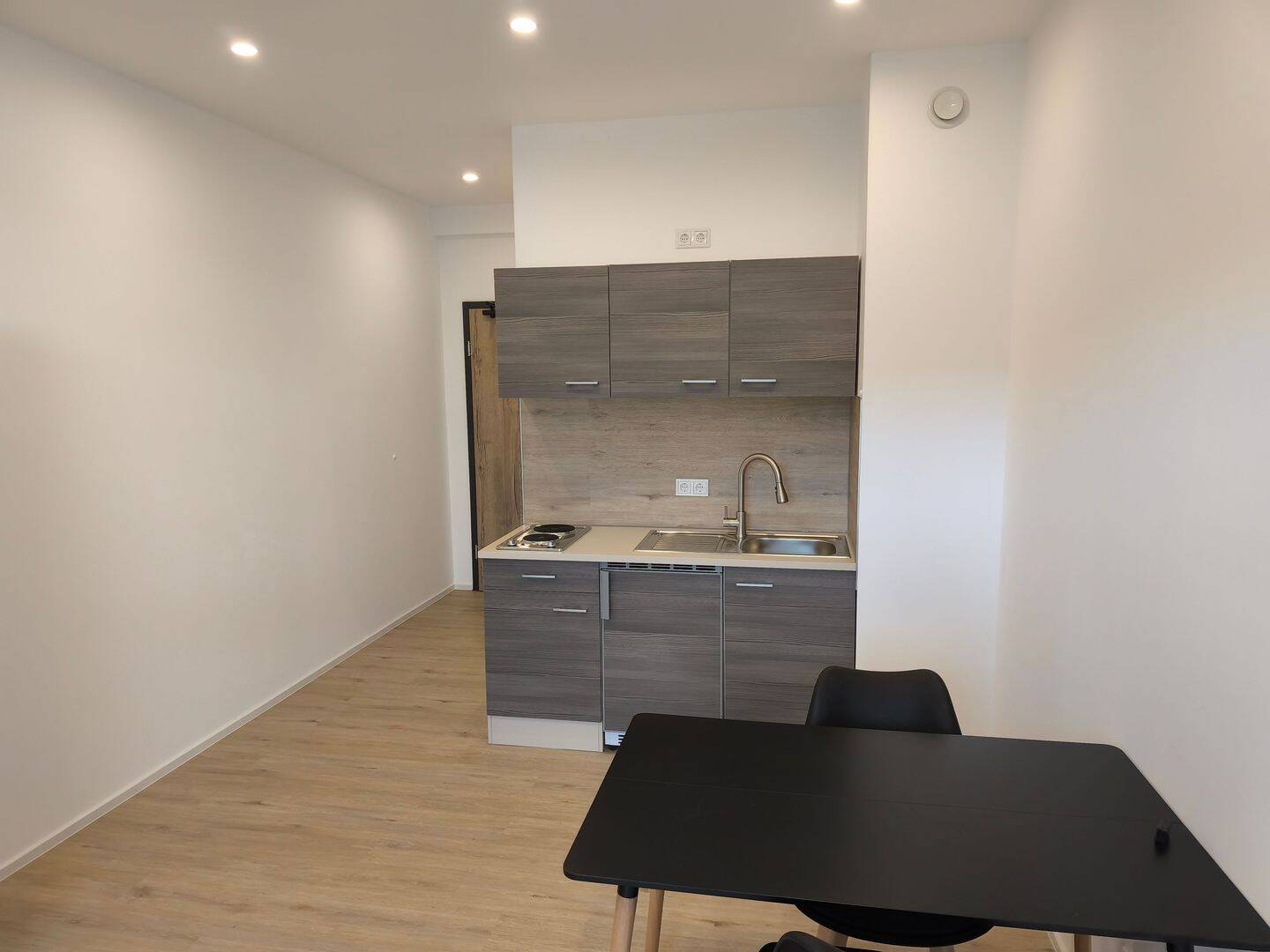 Erstbezug, möbliert, allincl. ! Helles, modernes Apartment in zentraler Lage von Ingolstadt – Ingolstadt – Vorschaubild 4