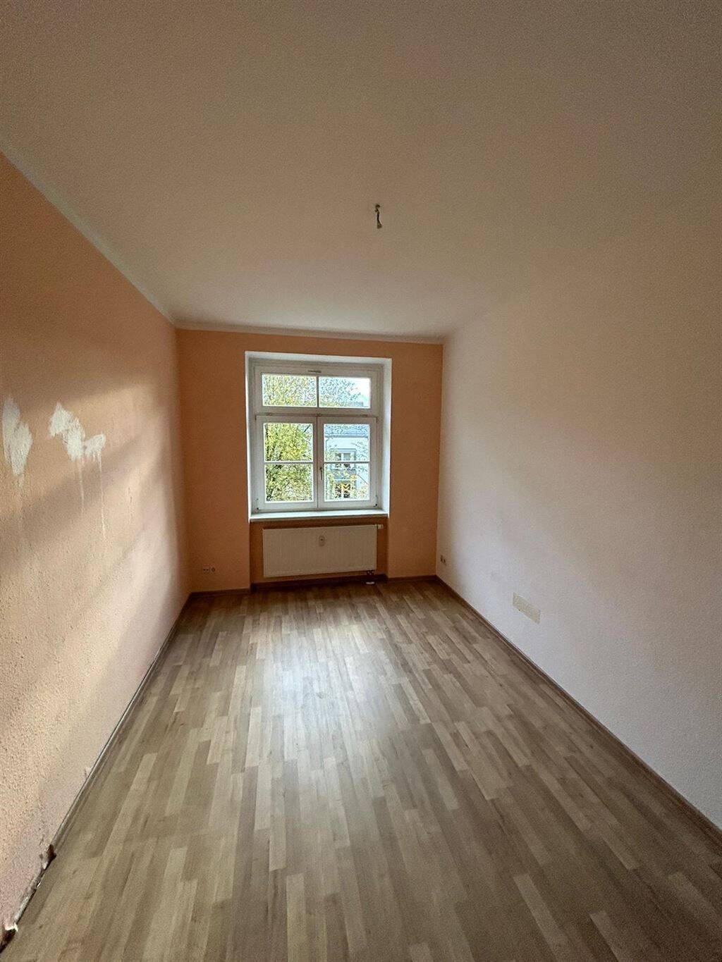 Gemütliche 3-Zimmer mit Laminat, Balkon und Wannenbad in ruhiger Lage! EBK mgl. – Chemnitz – Vorschaubild 5
