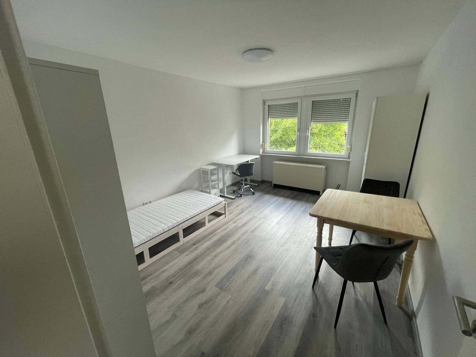 Erstbezug nach Renovierung - Möblierte WG-Zimmer