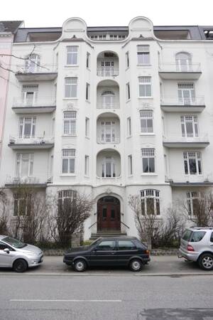 7-Zimmer-Altbau in Winterhude: Nur als Wohnbüro bzw. -praxis bzw. -atelier. Wohgemeinschaft möglich.