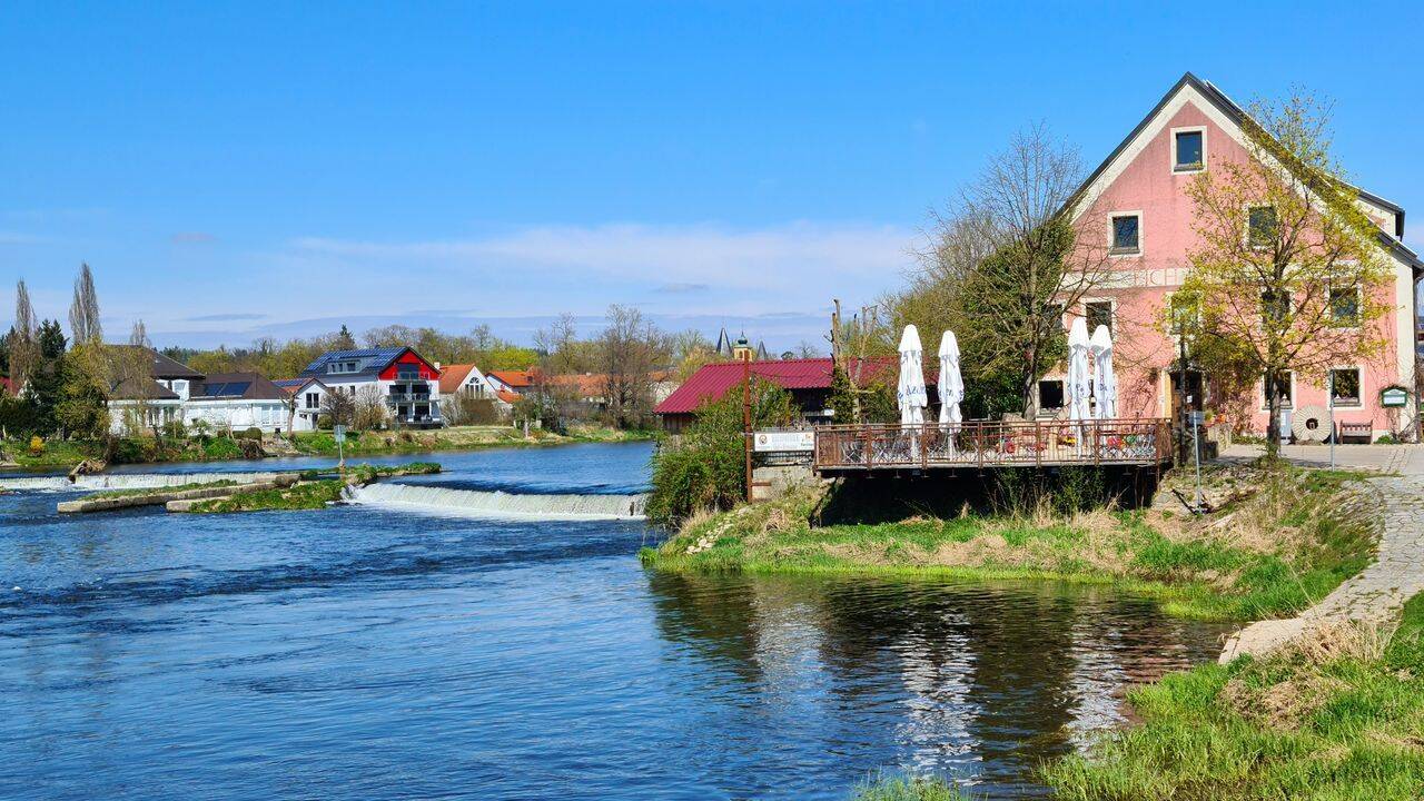 Wohn- und Gewerbeensemble mit traditionsreicher Gaststätte, Ausbaureserven und direktem Flussufer – Regenstauf – Vorschaubild 3