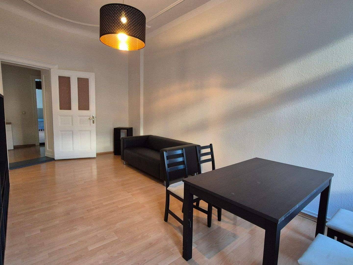 Bezugsfreie lichtdurchflutete 2-Zimmer-Wohnung (leicht in 3-Zimmer zu erweitern) mit hohen Stuckdecken – Berlin – Vorschaubild 6
