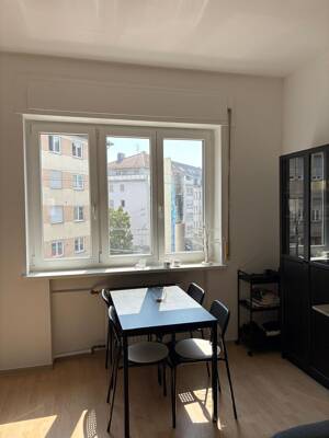 Voll möblierte 2-Zimmer-Wohnung mit Top-Ausstattung am Hölderlinplatz
