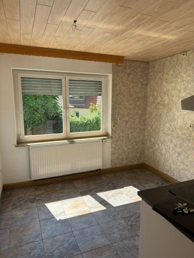 Schöne 2 Zi.-Wohnung mit Gäste-WC und EBK im Bad Kissinger Stadtteil Arnshausen zu vermieten. – Bad Kissingen – Vorschaubild 2