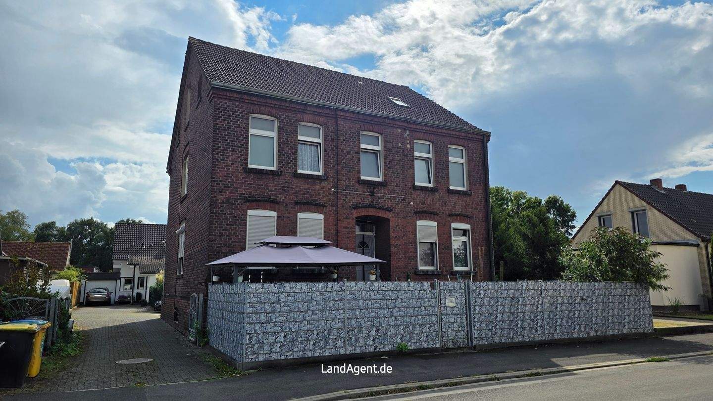 ***Dreifamilienhaus mit Potenzial zur Mietsteigerung*** ca. 247m² Wfl. mit Garten und Stellplätzen in Kamen-Heeren-Werve – Kamen – Bild 1 von 9