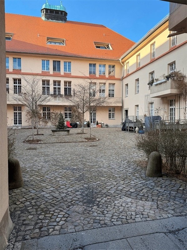 Schöne bezugsfreie Wohnung mit Wannenbad, Balkon und Stellplatz – Berlin – Vorschaubild 2
