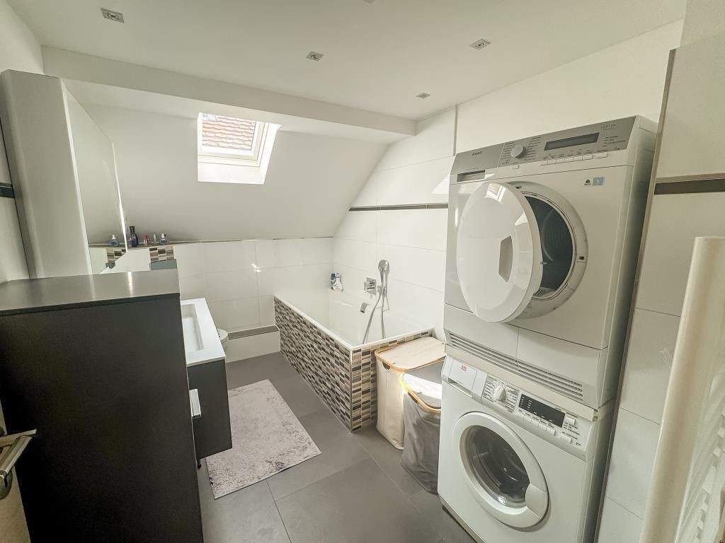 Modernisiertes Einfamilienhaus mit Altbaucharme in Frankfurt! – Frankfurt am Main – Vorschaubild 9