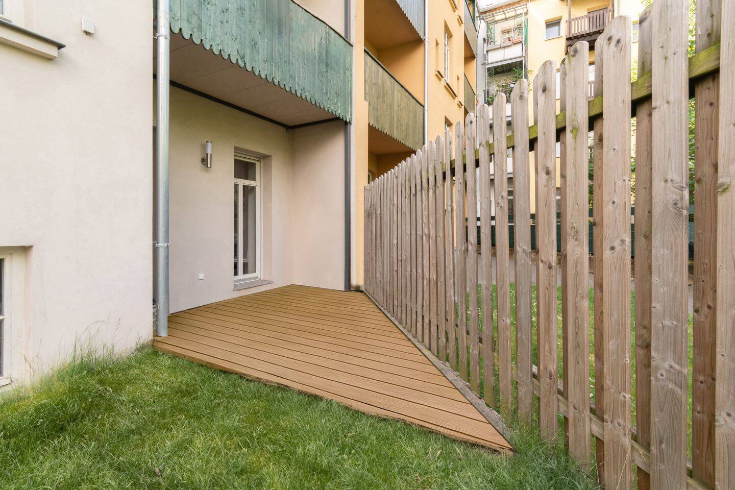 IDYLLE PUR | 2-Raum-Wohnung mit Terrasse und Einbauküche