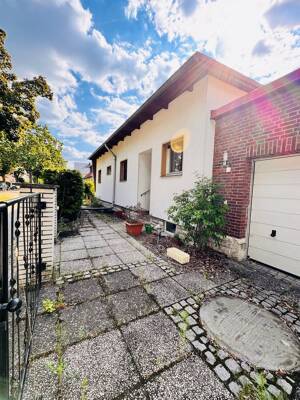 Sonniger Bungalow mit Garten, Garage & Keller — Wohnen zwischen Havel und Nieder-Neuendorfer See