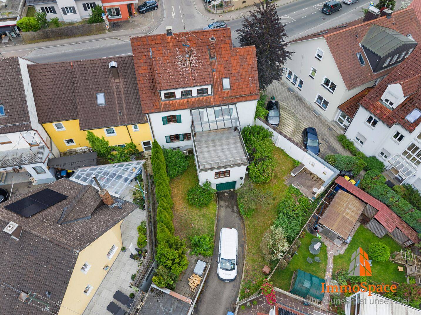 *** 3 Parteienhaus mit 2 Wohnungen, 1 Büro + Atelier mit Garten! *** – Diedorf – Bild 1 von 9